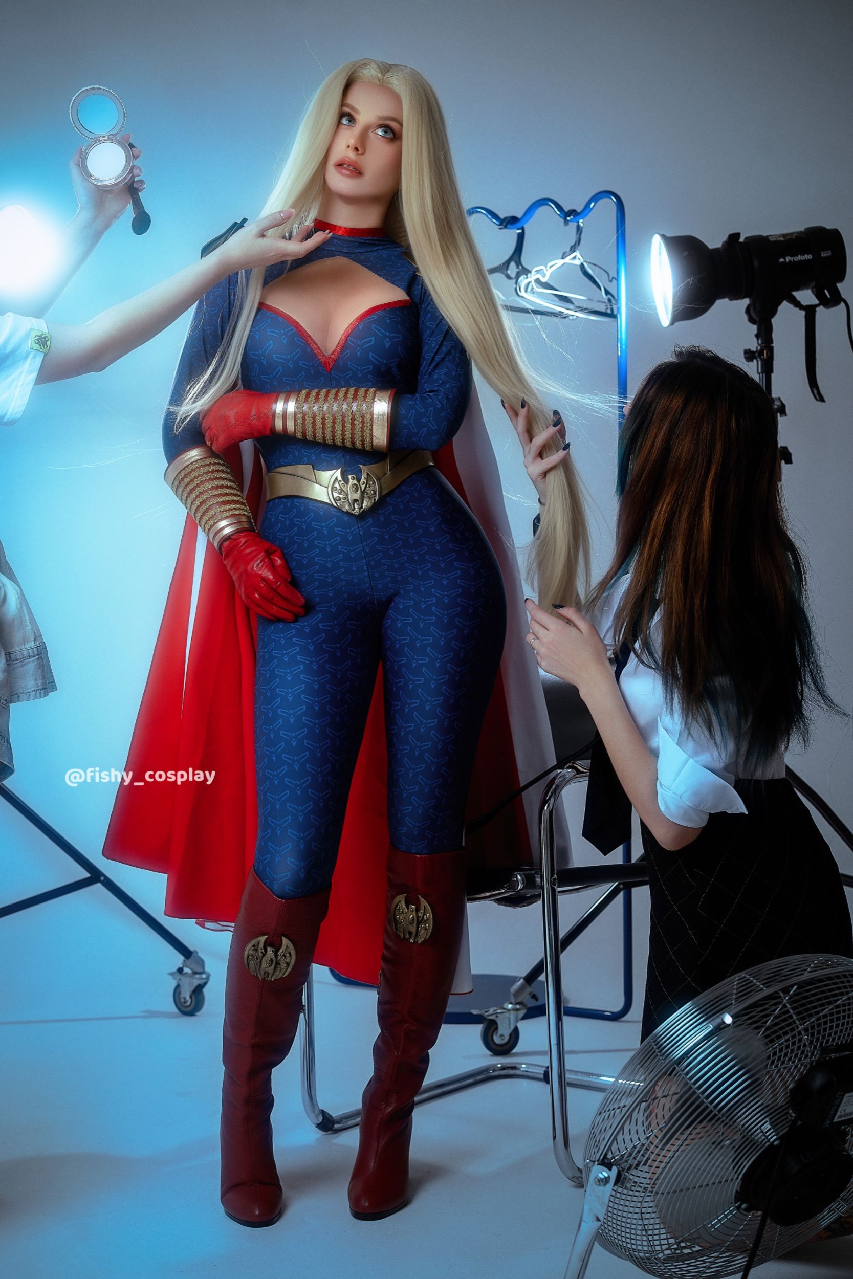 Косплей на Хоумлендера из сериала «Пацаны», женская версия. Косплеер: Дарья Fishy Кравец. Фотограф: Алена Филиппова. Источник: vk.com/fishycosplay