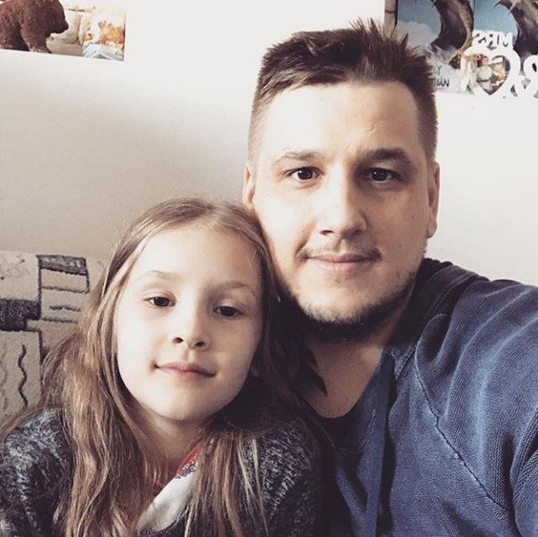 Zeus вместе со своей дочкой
