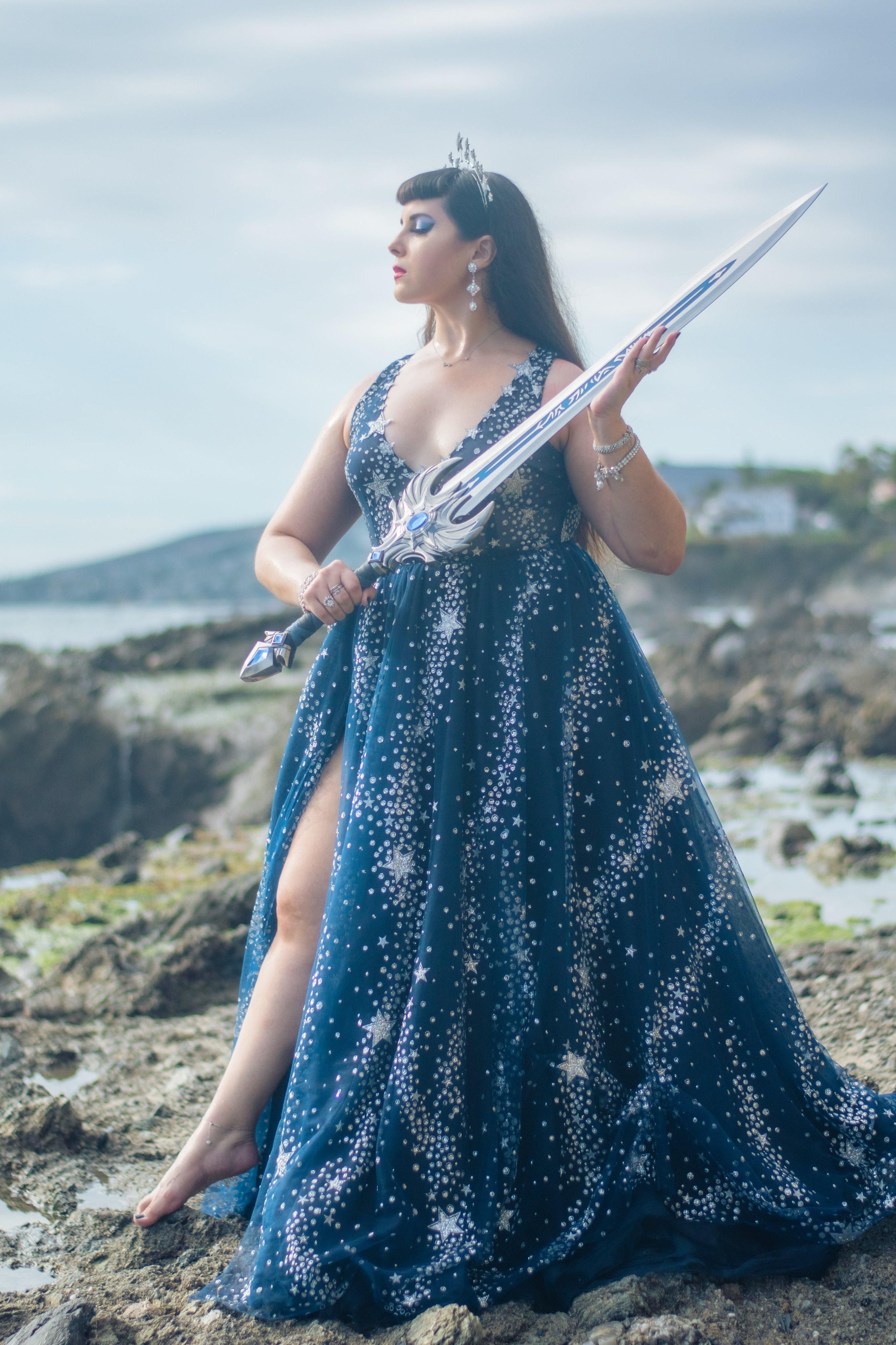 Ведущий дизайнер уровней в World of Warcraft Кристи Морет с мечом за пять лет работы в Blizzard