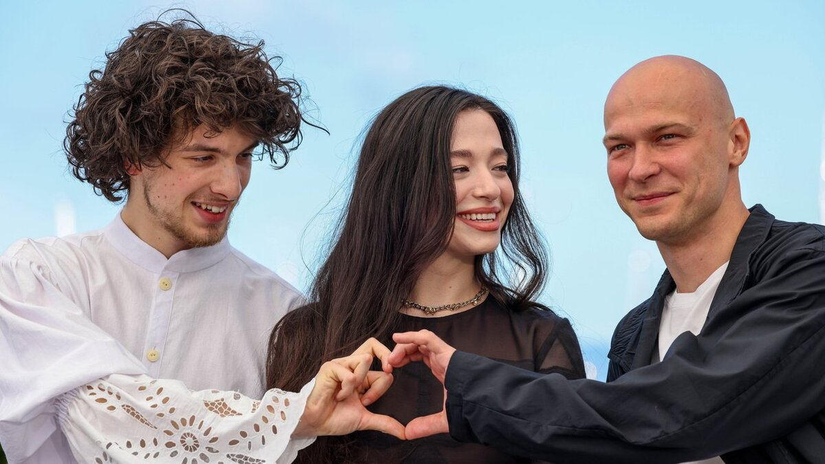 Марк Эйдельштейн, Майки Мэдисон и Юра Борисов — актерский состав фильма «Анора»