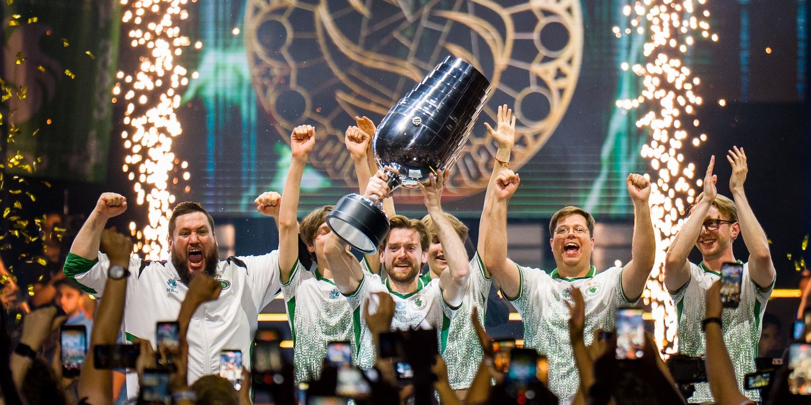 Launders о Falcons: «Она включила чит на бесконечные деньги и купила себе дорогу на вершину»