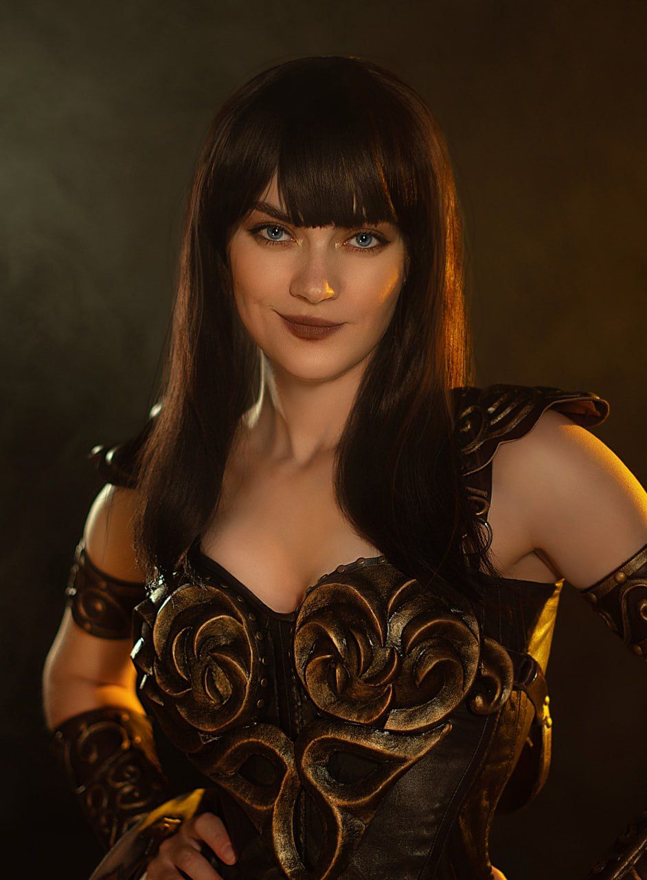 Косплей на Зену из сериала «Зена — королева воинов». Косплеер: Анна Nova Cosplay Вебер. Фотограф: B. Y. Photo+. 