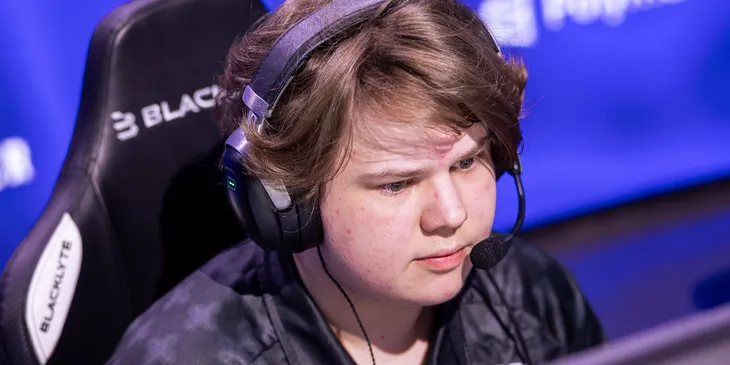 Zweih сравнил ropz и kyousuke в мувменте, стрельбе, клатчах и ауре