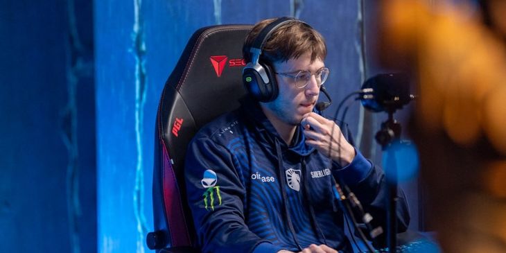 СМИ: AVULUS распустит состав со Smiling Knight и SabeRLighT-