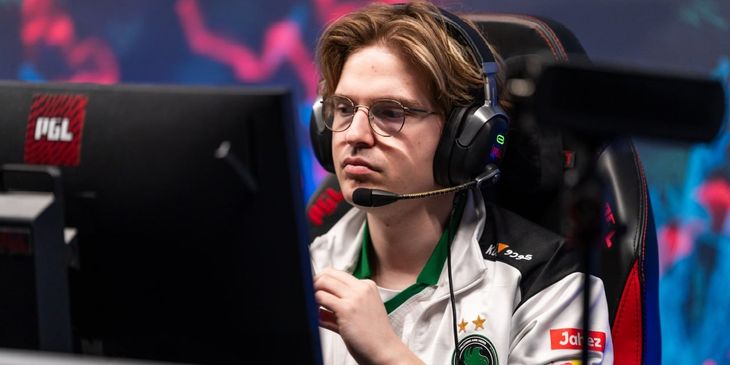 Аналитики: Team Falcons обыграет 1w Team в группе на ESSENCE II