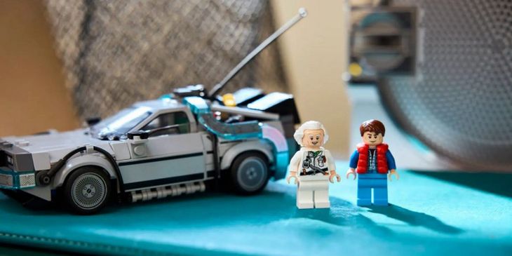 LEGO представила набор с DeLorean из фильма «Назад в будущее»