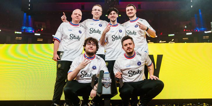 «Быстрее, чем тебе, jL» — Valve выдала игрокам Vitality трофеи мейджора в CS2