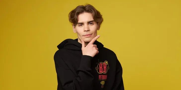 Nix объяснил, почему стал реже стримить: «Я сейчас активно занимаюсь своей спиной. Пока работает древнеславянская методика растягивания тела на тросах»