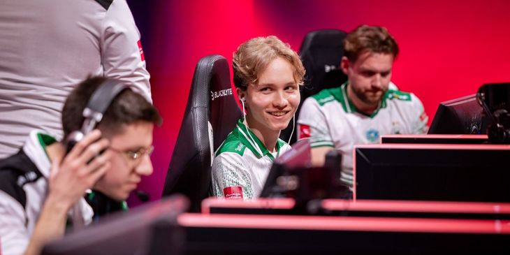 Natus Vincere или Team Falcons — кто победит в матче на BLAST Open Spring 2026?