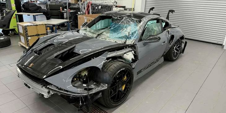 Ropz выставил на продажу разбитый Porsche за €70 тысяч