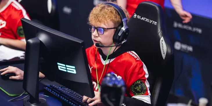 Эксперты: MOUZ — фаворит в матче против B8 Esports в отборочных на BLAST Bounty Fall 2025