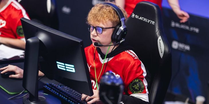 Эксперты: MOUZ — фаворит в матче против B8 Esports в отборочных на BLAST Bounty Fall 2025