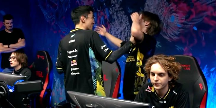 Daze случайно ударил тиммейта по лицу, празднуя проход в гранд-финал PGL Wallachia S9