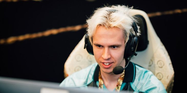 Dukalis: «Мне выпала аркана на Drow Ranger из десятого сундука 😎»