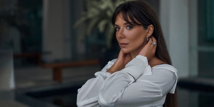 Mila опубликовала три главы своего фантастического романа в духе киберпанка