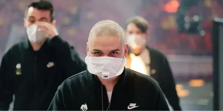 Yatoro сменил имидж — теперь он с зелёными волосами