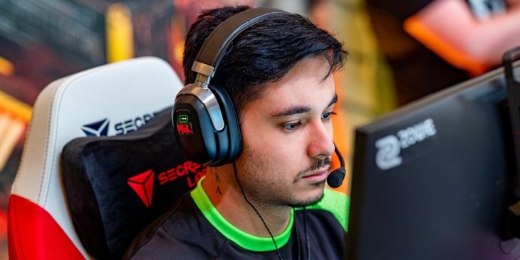 Felps присоединился к RED Canids
