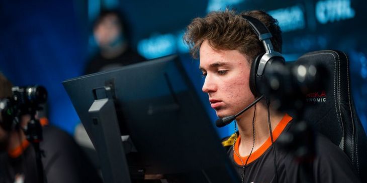 Сможет ли Virtus.pro начать Esports World Cup 2025 по Rainbow Six Siege X с победы над FearX?