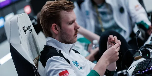 BLACKARXANGEL: «Team Falcons не заиграет, пока не поменяет Cr1t-»