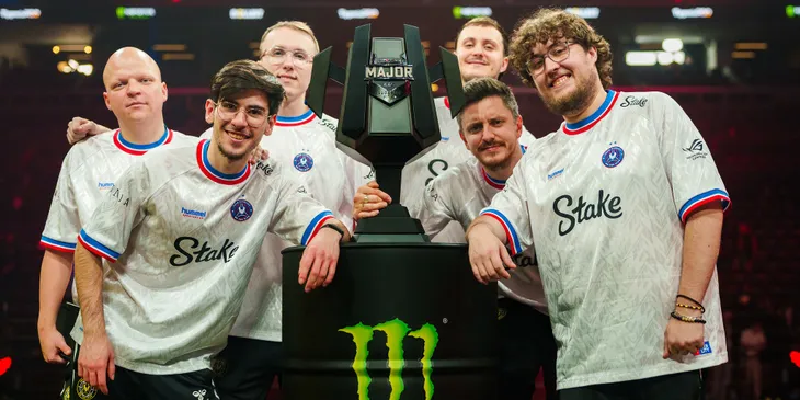Объявлена тройка финалистов в номинации «Лучшая команда года» на HLTV Awards 2025