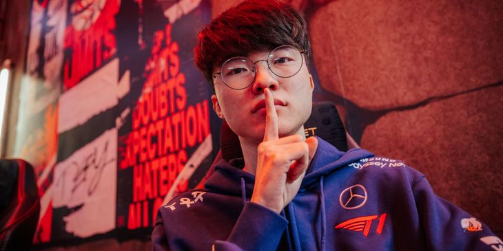 T1 проиграла первый матч на 2026 World Championship, уступив Dplus KIA