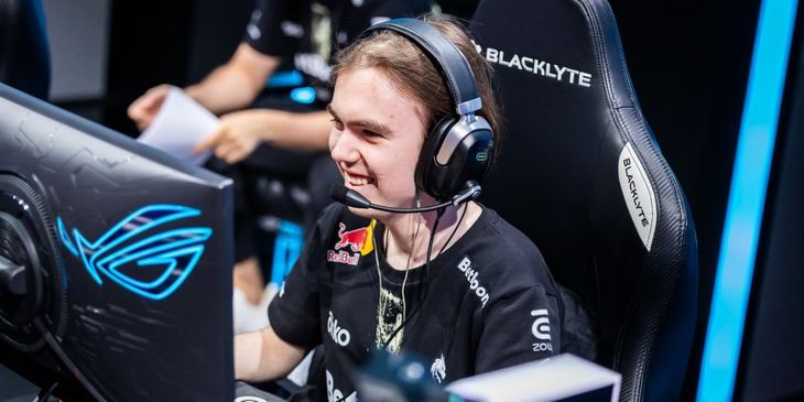 «Рекордный трансфер в $5 млн» — TYLOO пошутила о подписании donk