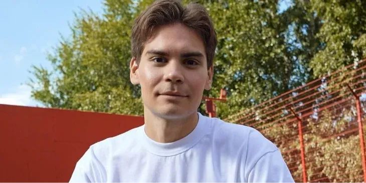 Продавец фруктов в Испании попытался обмануть Nix: «Oн говорит, что манго стоит €6, а потом считает мне за €7»