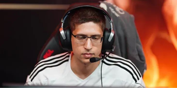 Fly о VP: «Мы становимся сильнее. Даже в серии против Team Falcons в  начале мы шли с ними на равных»