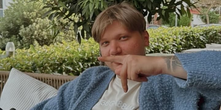 S1mple может пропустить IEM Dallas 2025 из-за проблем с визой [Обновлено]