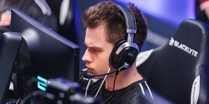 Слух: NAVI обсуждала с frozen возможный трансфер