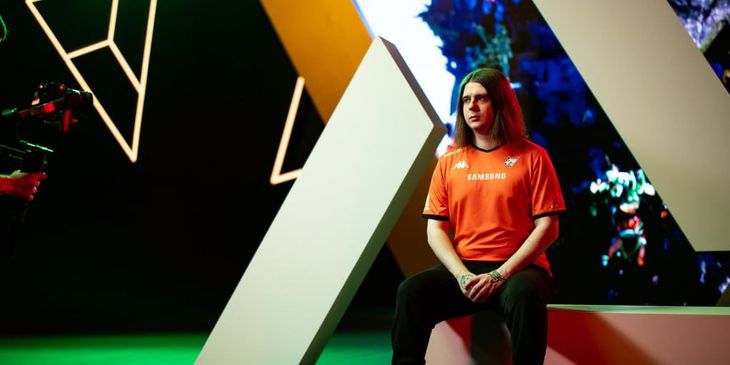 OneJey про работу с Fng: «Спокойный, нормально инфу доносит, доходчиво»