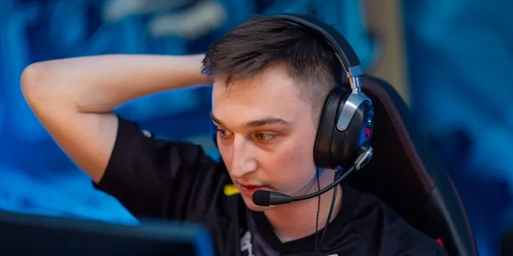 Сможет ли Virtus.pro навязать борьбу FaZe Clan в решающем раунде отборочных на BLAST Bounty Fall 2025?