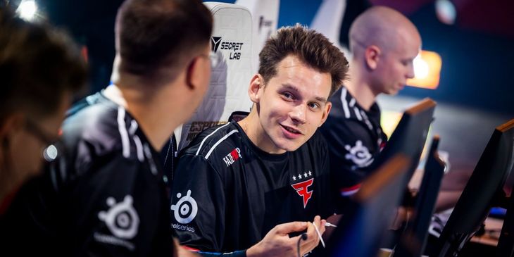 Эксперты: у RED Canids мало шансов выбить FaZe Clan из StarLadder Budapest Major 2025
