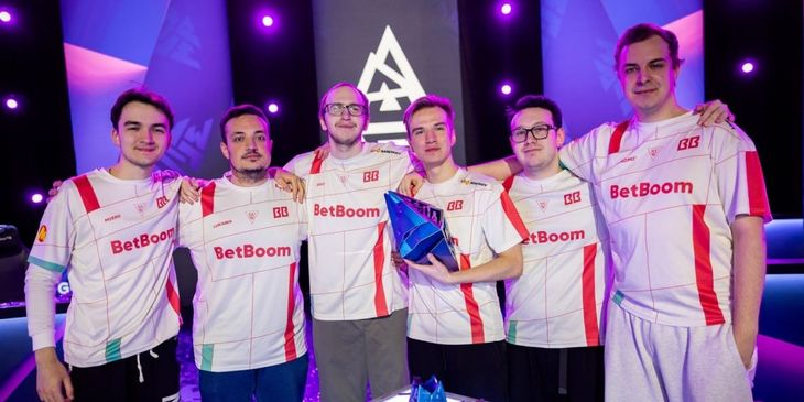 Анонсирован новый формат турниров серии BLAST Slam — у ивентов будут онлайн-квалификации и стадии LAN со зрителями