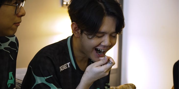 «Не так уж и плохо» — Mikoto, Oli и kpii попробовали популярные в Восточной Европе блюда и напиток