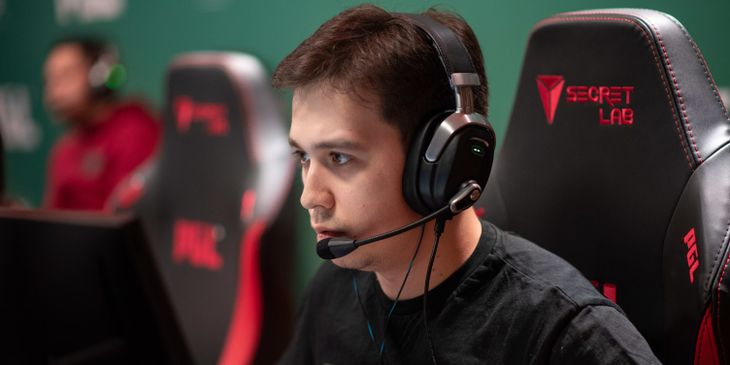 Buster покинул Novaq и стал свободным агентом