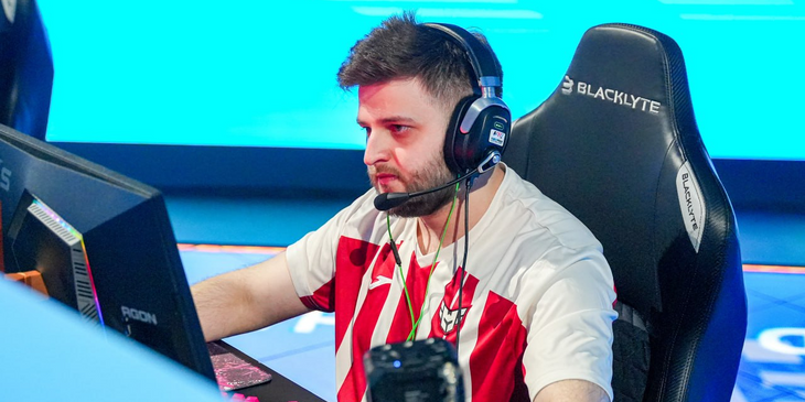 Degster: «NiKo и kyxsan сидят по бокам от меня, не задумывались как выглядят их ладони?»