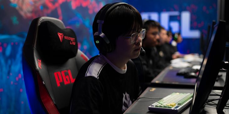 Vici Gaming сыграет с составом Paparazi в закрытых отборочных на TI15