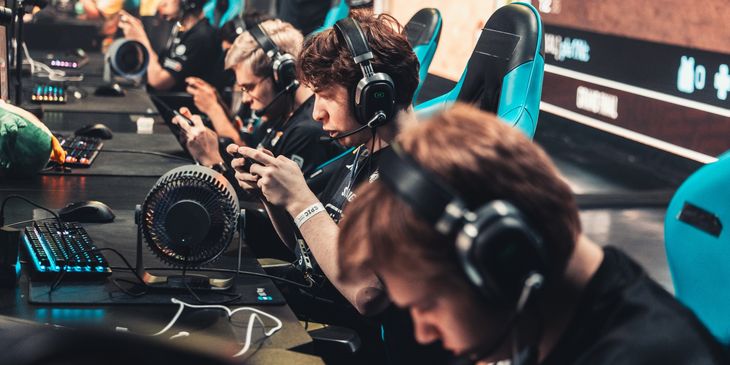 Epic Esports Events анонсировал WINLINE EPIC Standoff 2 New Year Bounty