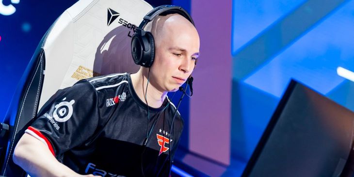Аналитик про решафл в FaZe: «Скажу это первым: Twistzz заменит karrigan»