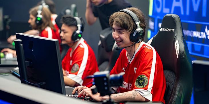 MOUZ переиграла Execration на BLAST Slam V