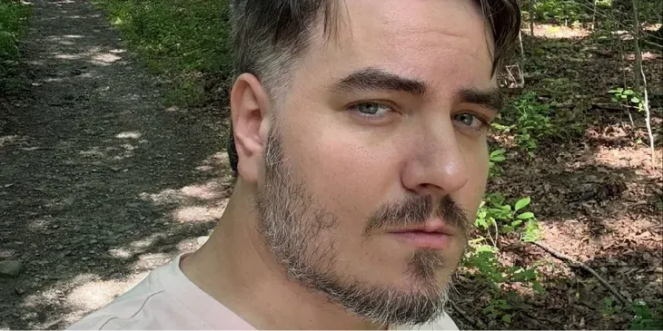 Maddyson проиграл ₽8,3 млн, поставив на гол капитана «Динамо» — футболист записал обращение к стримеру