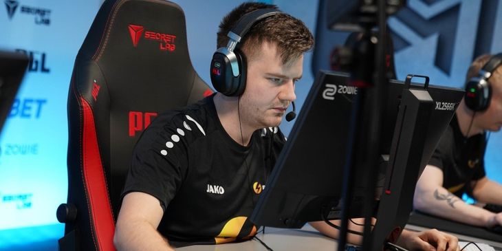 СМИ: dupreeh может заменить s1mple в Team Falcons