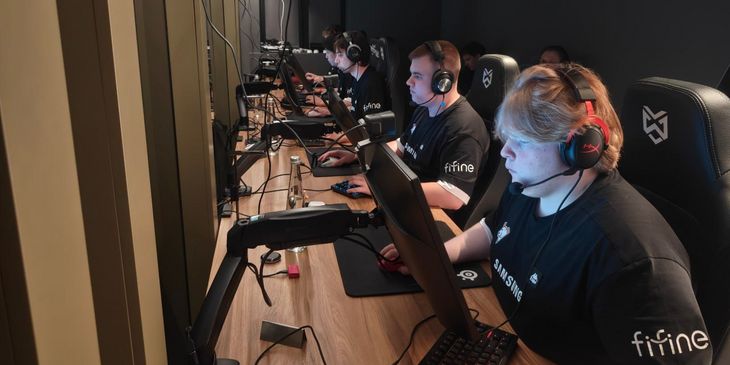 Virtus.pro вышла в плей-офф CCT Europe 2026 Series #4, победив PsychoFace