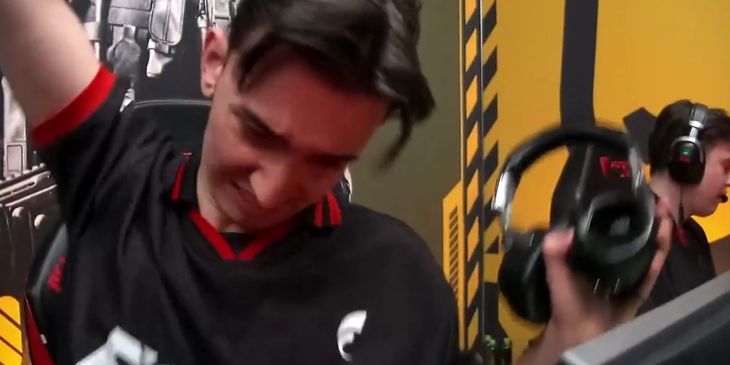 Проиграл — пригорел. Игрок FOKUS чуть не сломал стол после поражения от EYEBALLERS