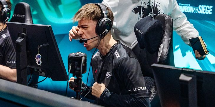 Team Secret одолела Team Falcons в дебютном матче группы B на Esports World Cup 2025 по Rainbow Six Siege X
