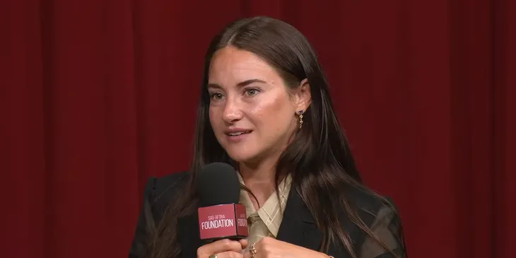 Актриса, сыгравшая Мэри Джейн во второй части «Нового Человека-паука», объяснила, почему её героиню вырезали из фильма