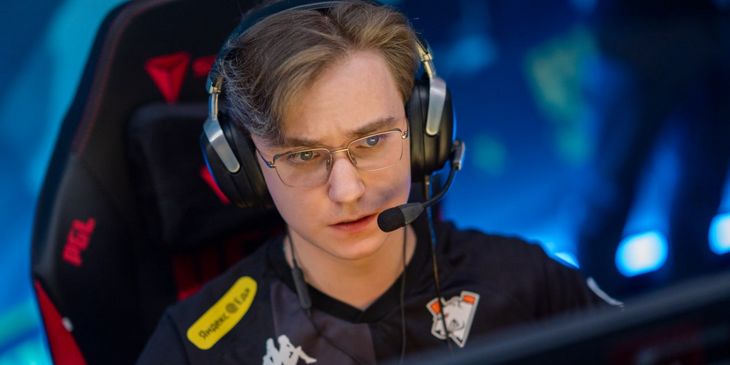 FL4MUS временно заменил s1mple в BCGame