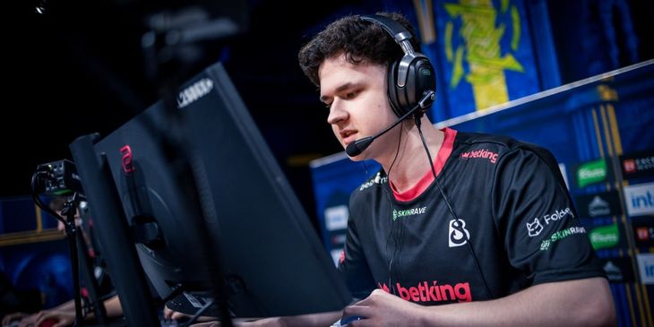 B8 Esports или OG — кто продолжит борьбу на StarLadder StarSeries Fall 2025?