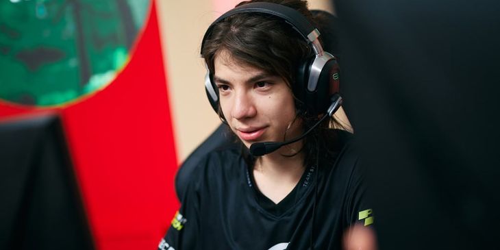 Crystallis и yamich сыграют за MOUZ в квалификации на DreamLeague S27